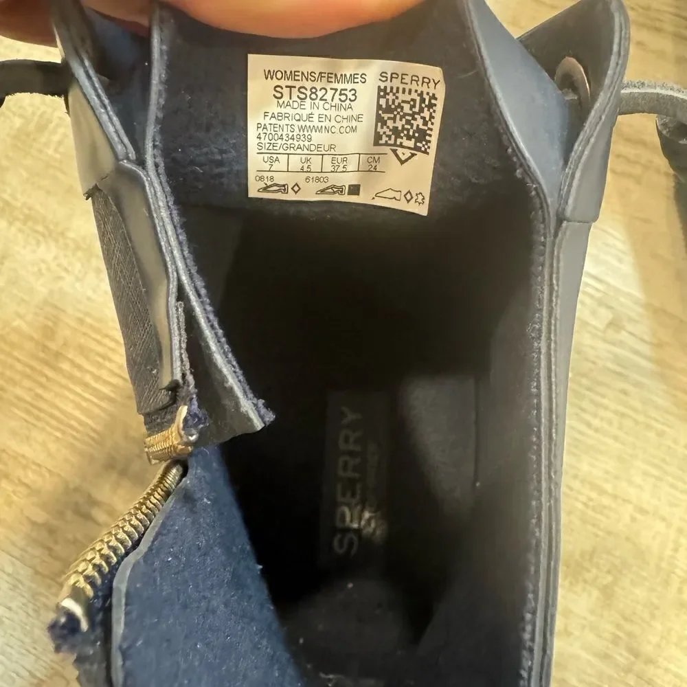 Woman’s navy Sperry water boots size 7